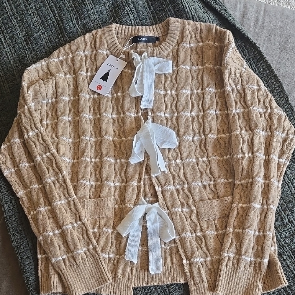 Zesica Tan Cable Knit Sweater with White Accents